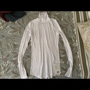 Lululemon NWT Full Day Ahead Turtleneck - S White